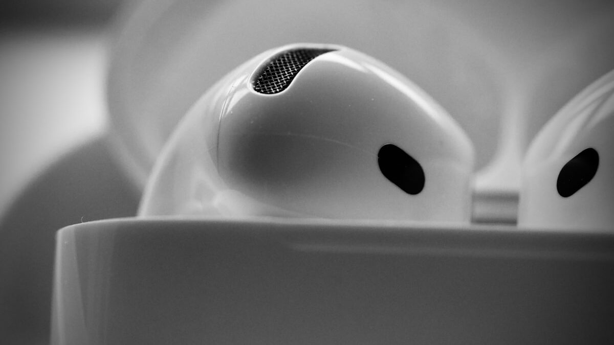How to Choose Wireless Earbuds in 2026: The Only Buying Guide You Need