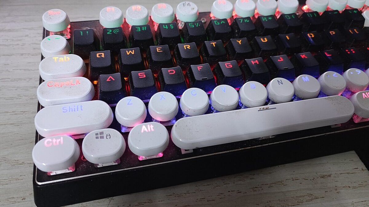 Why Mechanical Keyboards Are So Addictive (the Psychology of the Click)