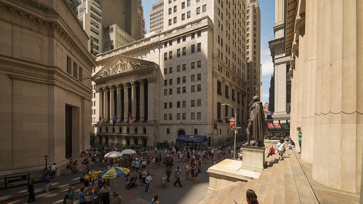 Is the AI Boom’s $800 Billion Stock Wipeout a Warning Sign? Yes — Here’s Why
