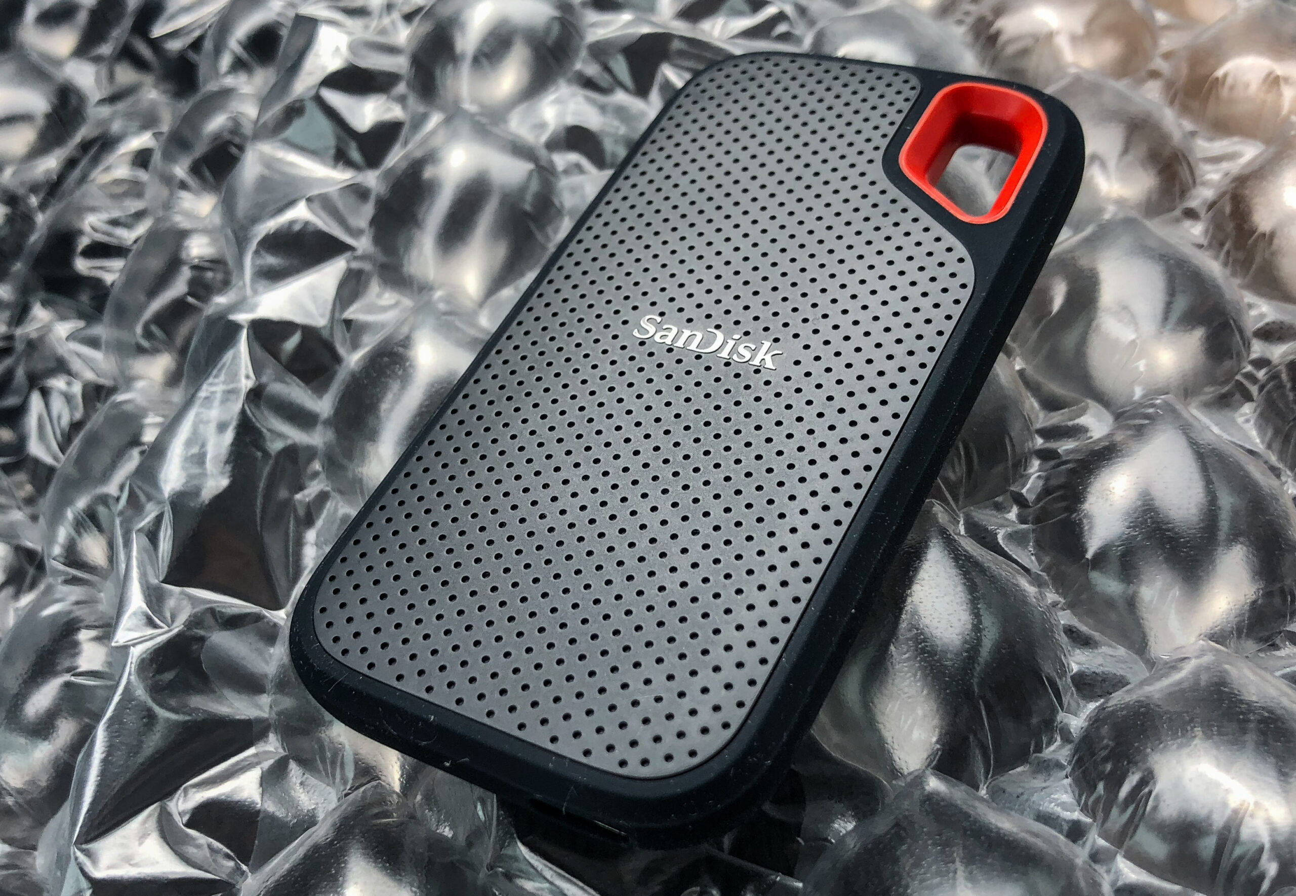 SanDisk Extreme Portable SSD 1TB with USB-C cable