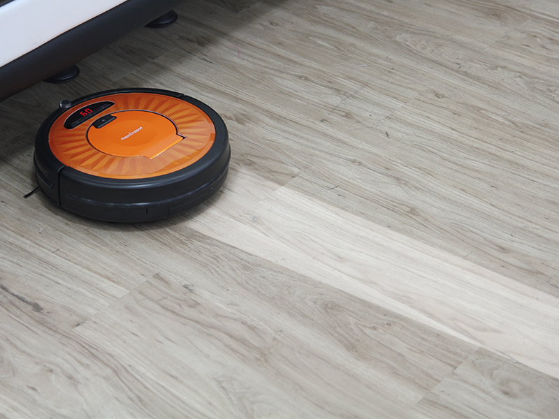 robot vacuum for pet hair cleaning a hardwood floor
