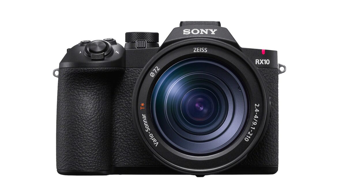 How to Choose a Superzoom Camera in 2026 (Sony RX10 V as the Benchmark)