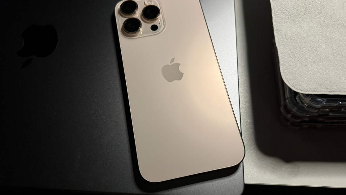 Apple’s $2,500 iPhone Ultra: Why Apple Reportedly Expects 10 Million Buyers