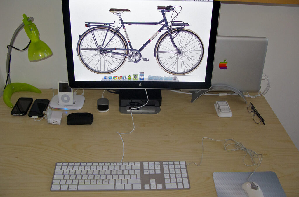 How to Set Up a USB-C Docking Station for a Dual-Monitor Home Office