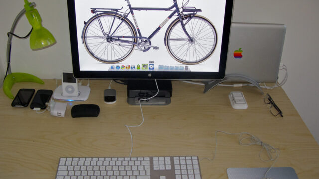 How to Set Up a USB-C Docking Station for a Dual-Monitor Home Office