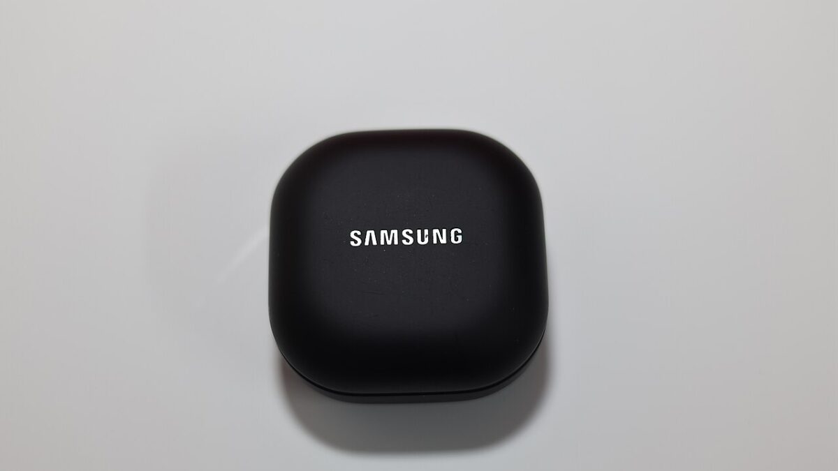 Why Your Bluetooth Cuts Out in Busy Places — and What Actually Helps