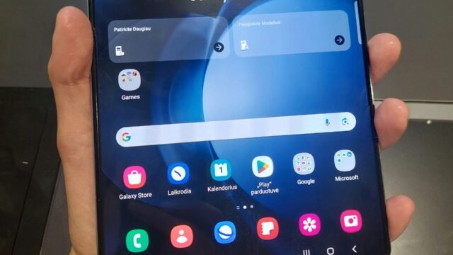 Are Foldable Phones Finally Mainstream in 2026, or Still a Niche Bet?
