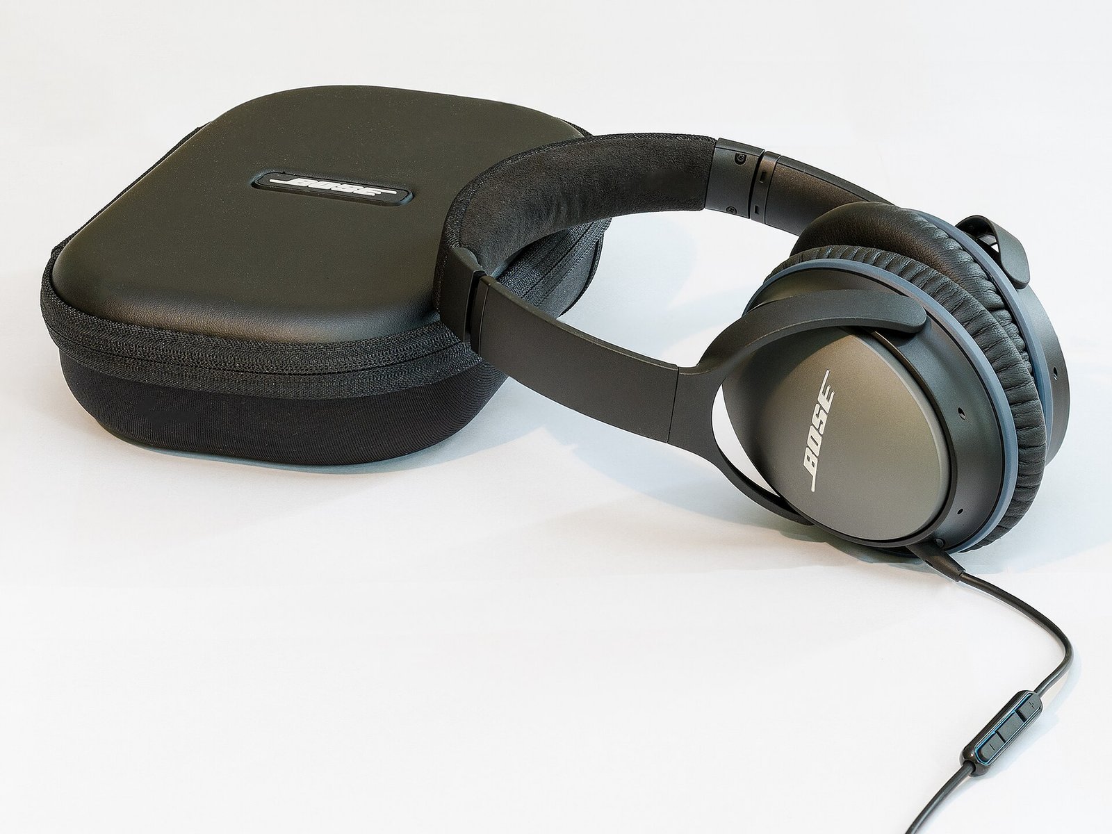 Bose QuietComfort headphones with carrying case