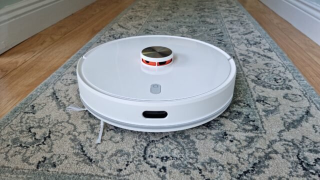 How to Choose a Robot Vacuum for Pet Hair and Carpets in 2026