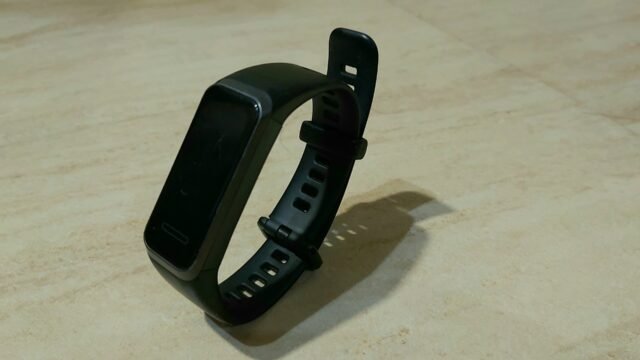 Smartwatch vs Fitness Tracker: Which Should You Buy in 2026?